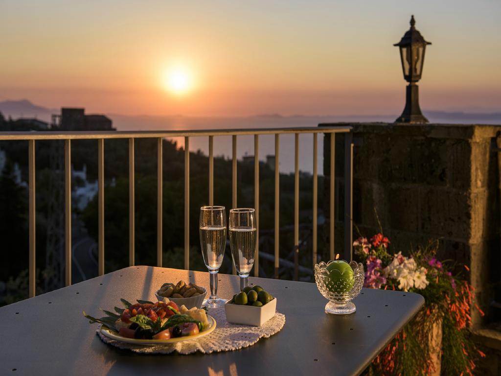 Villa Carolina Sorrento Private Heated Pool And Sea View Номер фото